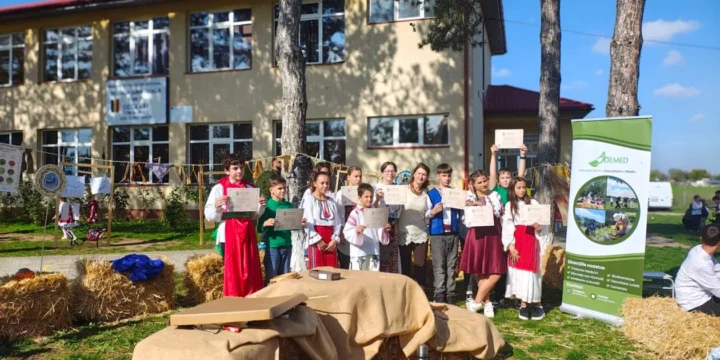 O parte din echipa trupei de ucenici